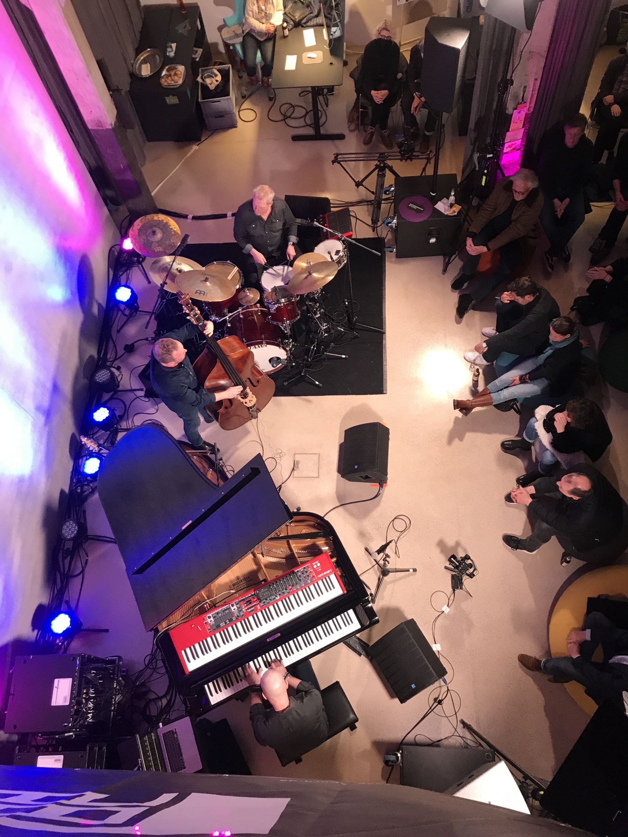 Sofakonzert: Jacob Karlzon Trio